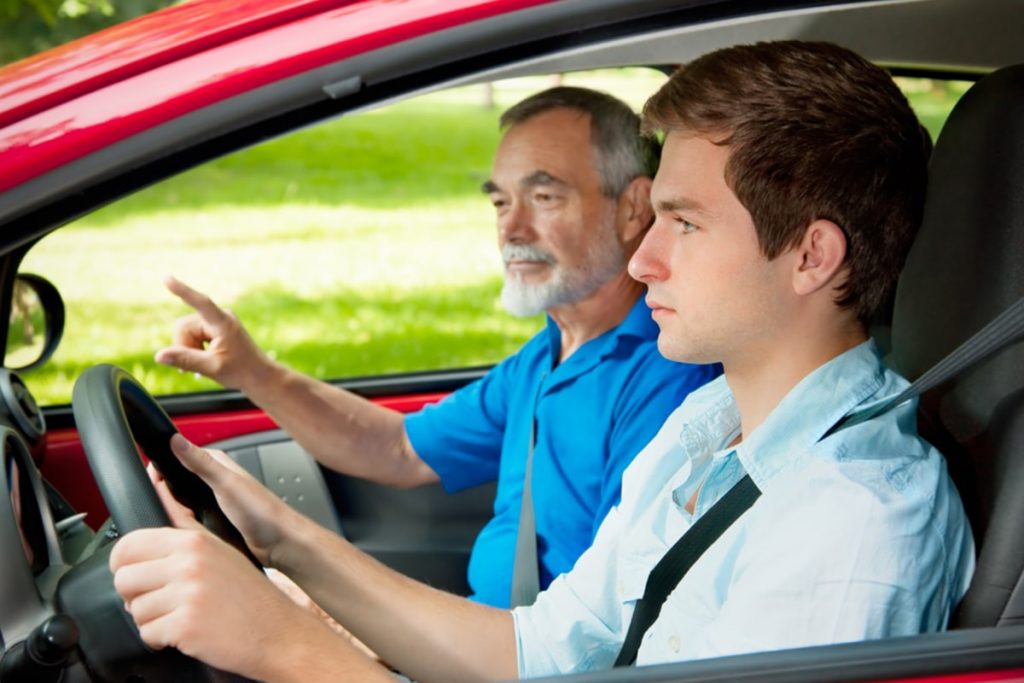 آیا عادت های اشتباه در هنگام رانندگی را می شناسید؟ - اتوکلینیک رضایی 