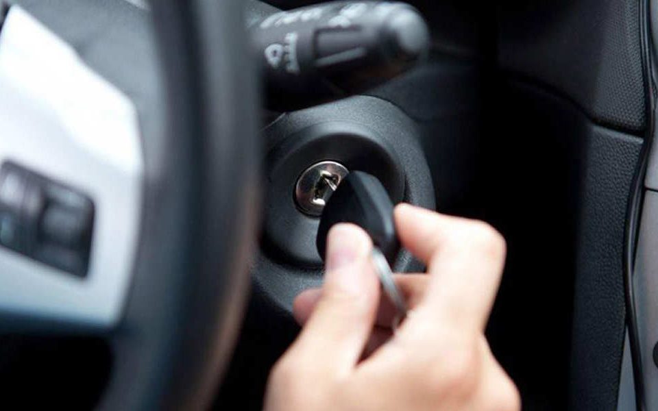 دلایل گیر کردن سوئیچ خودرو چیست؟ – اتوکلینیک رضایی